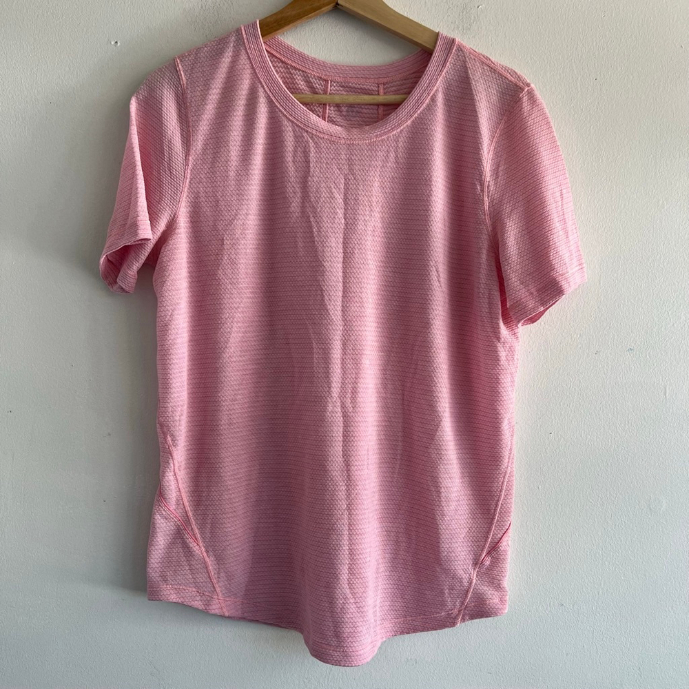 Lululemon women’s Pink Short Sleeve Tee M